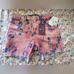 Gloria Vanderbilt short